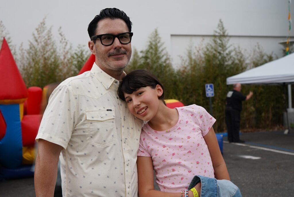 dad and his smiling daughter